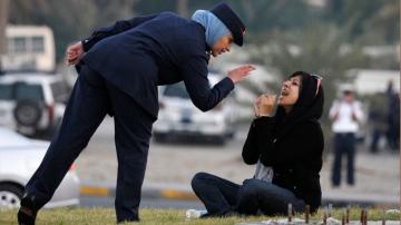 سجن الناشطة البحرينية زينب الخواجة لتمزيقها صورة الملك