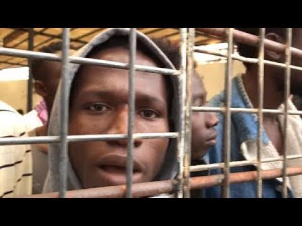 التحالف الدولي : يكلف مكتبة القانوني بمتابعة والتحقيق بقضية الأتجار بالبشر بليبيا ويصفها بالخطيرة